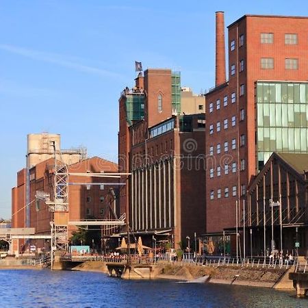 City Apartment Duisburg 1#Netflix &Wlan &Kingsize Bett &Kaffee Maschine & Central & 500M Innenhafen & 2 Min U Bahn Eksteriør bilde
