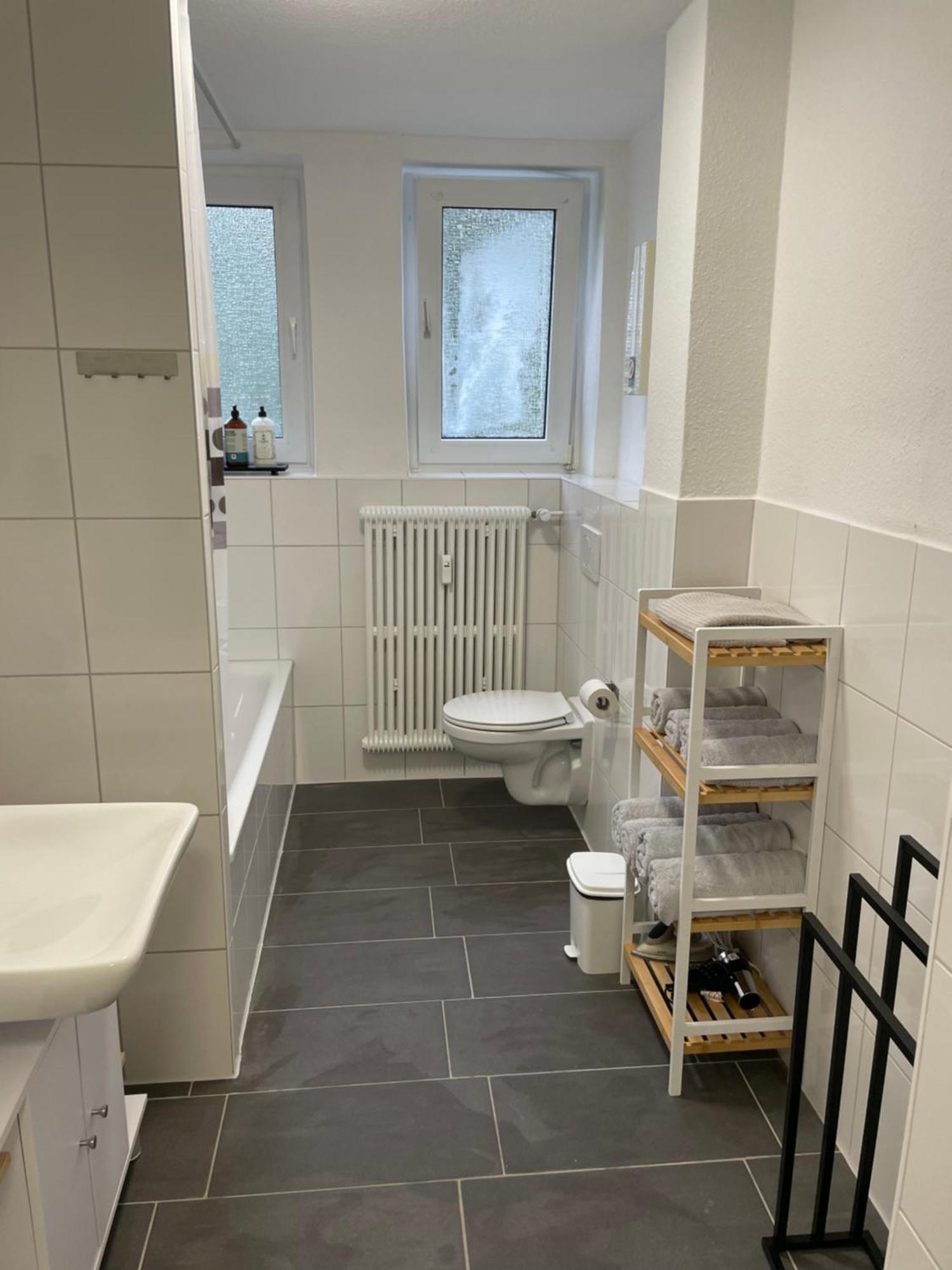 City Apartment Duisburg 1#Netflix &Wlan &Kingsize Bett &Kaffee Maschine & Central & 500M Innenhafen & 2 Min U Bahn Eksteriør bilde